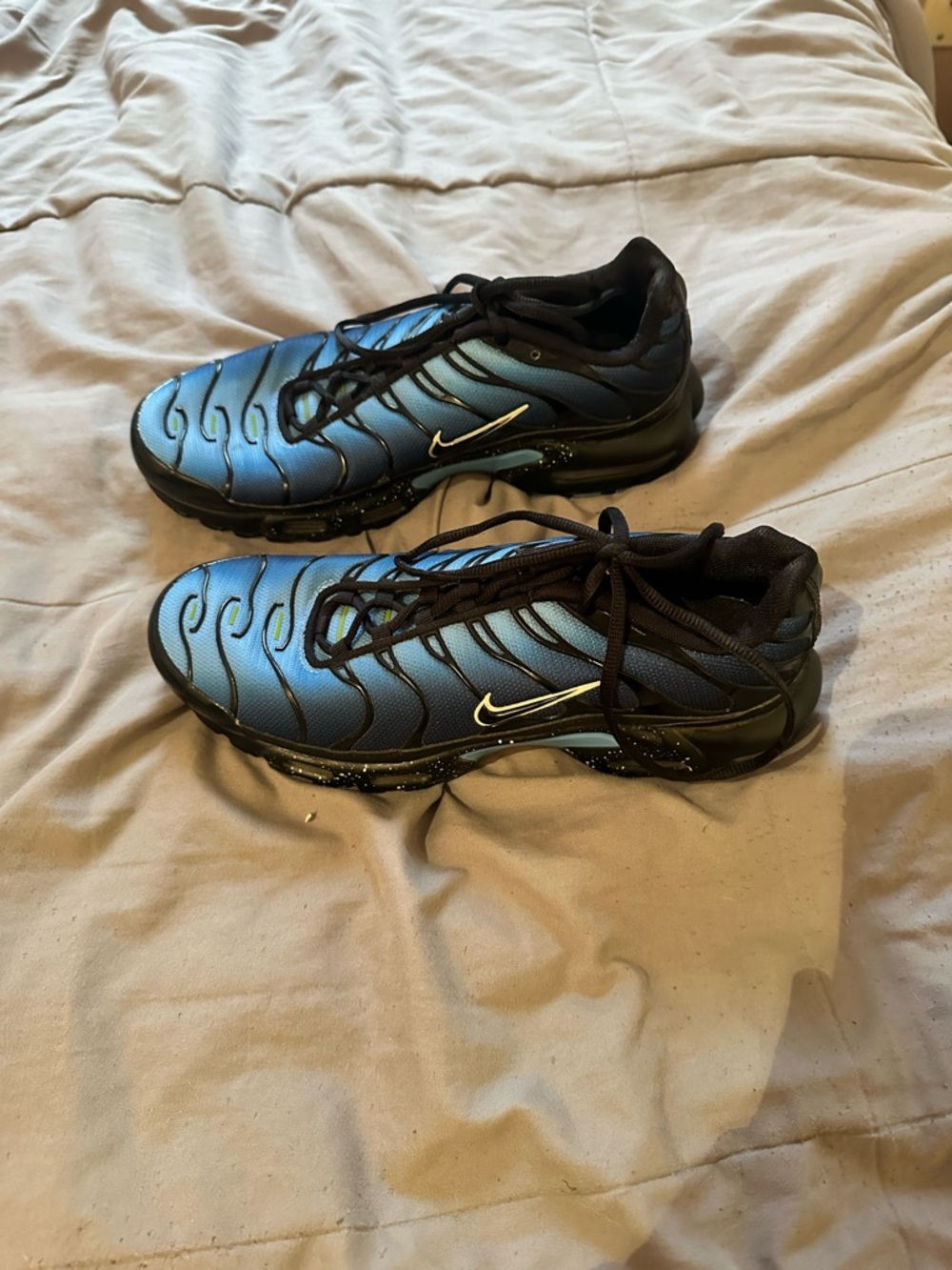 Nike Iridescent Blue to Teal Gradient Running Sneakers